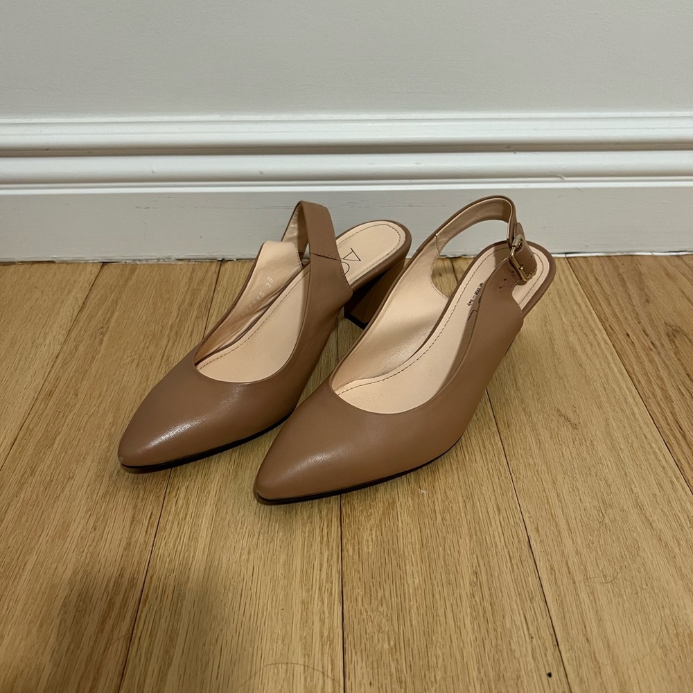 AGL leather beige slingbacks with pointe toes size 39 brand new with box